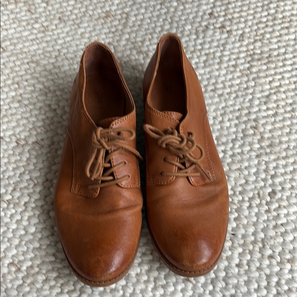 Frye women’s Anna Cognac leather Oxford in Size 9